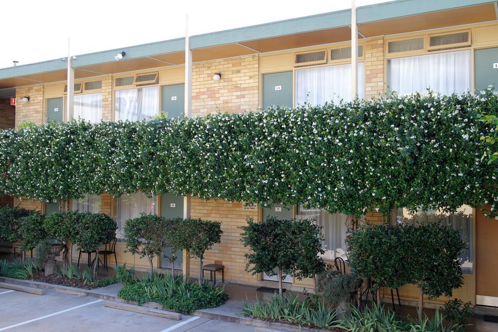 Mid City Motor Inn Queanbeyan Room photo