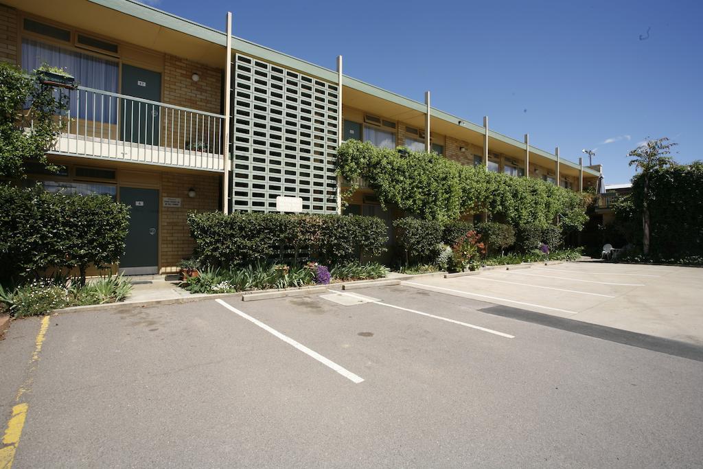 Mid City Motor Inn Queanbeyan Exterior photo